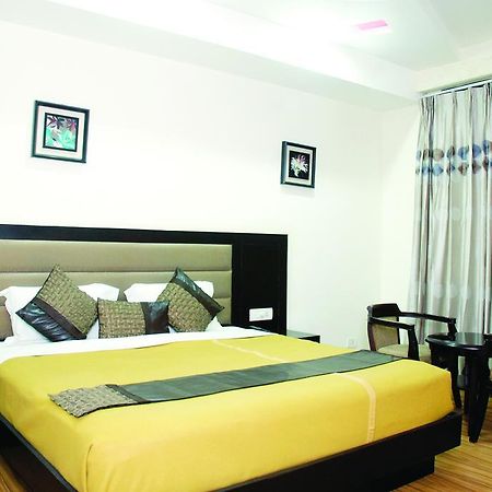 Hotel Orbit 34 Chandīgarh Dış mekan fotoğraf