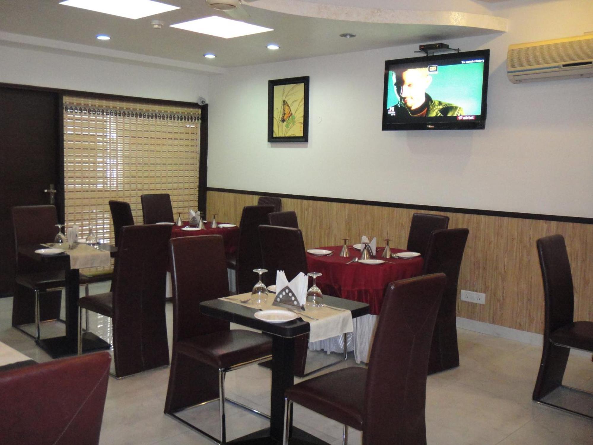 Hotel Orbit 34 Chandīgarh Dış mekan fotoğraf