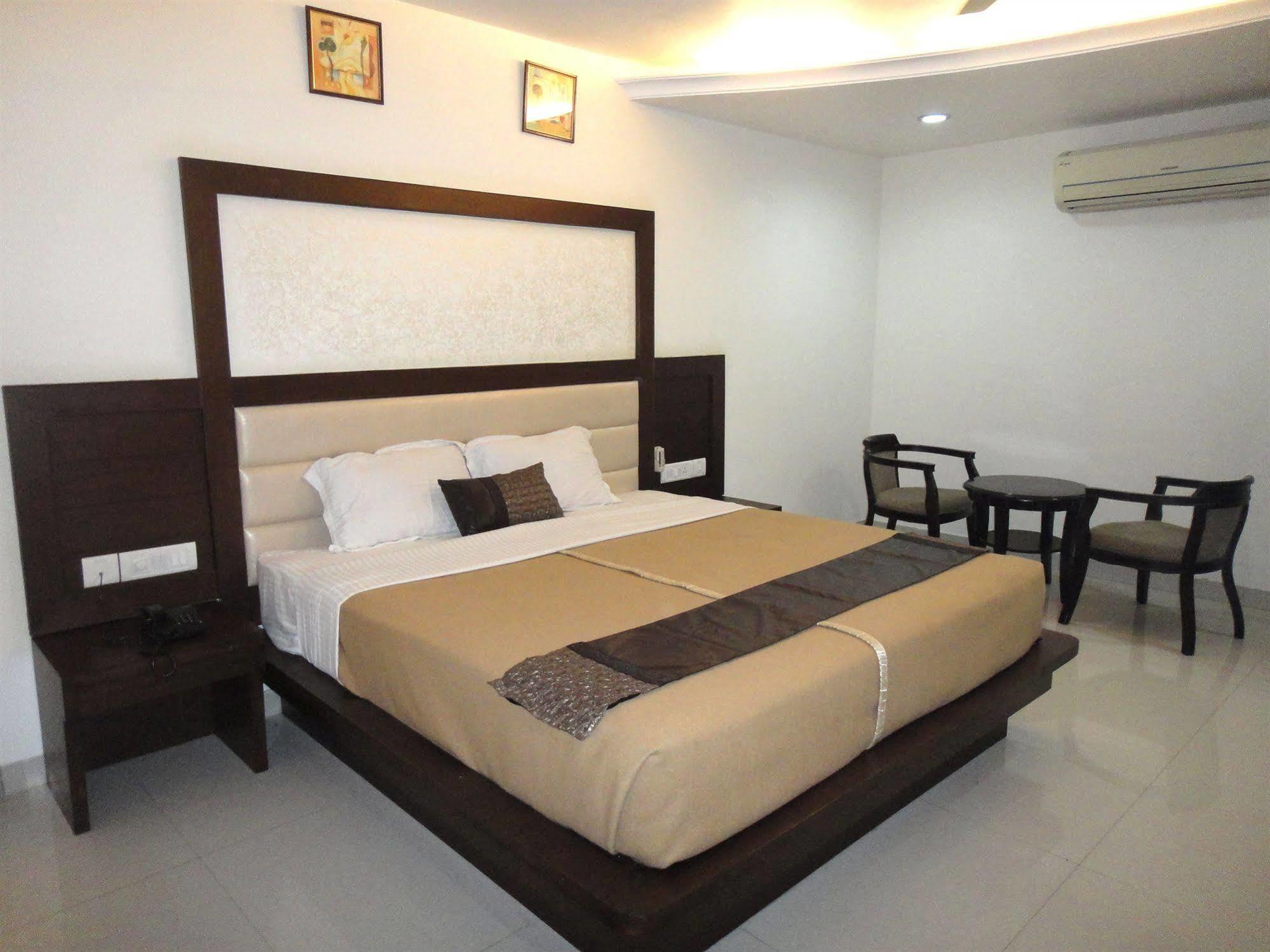 Hotel Orbit 34 Chandīgarh Dış mekan fotoğraf