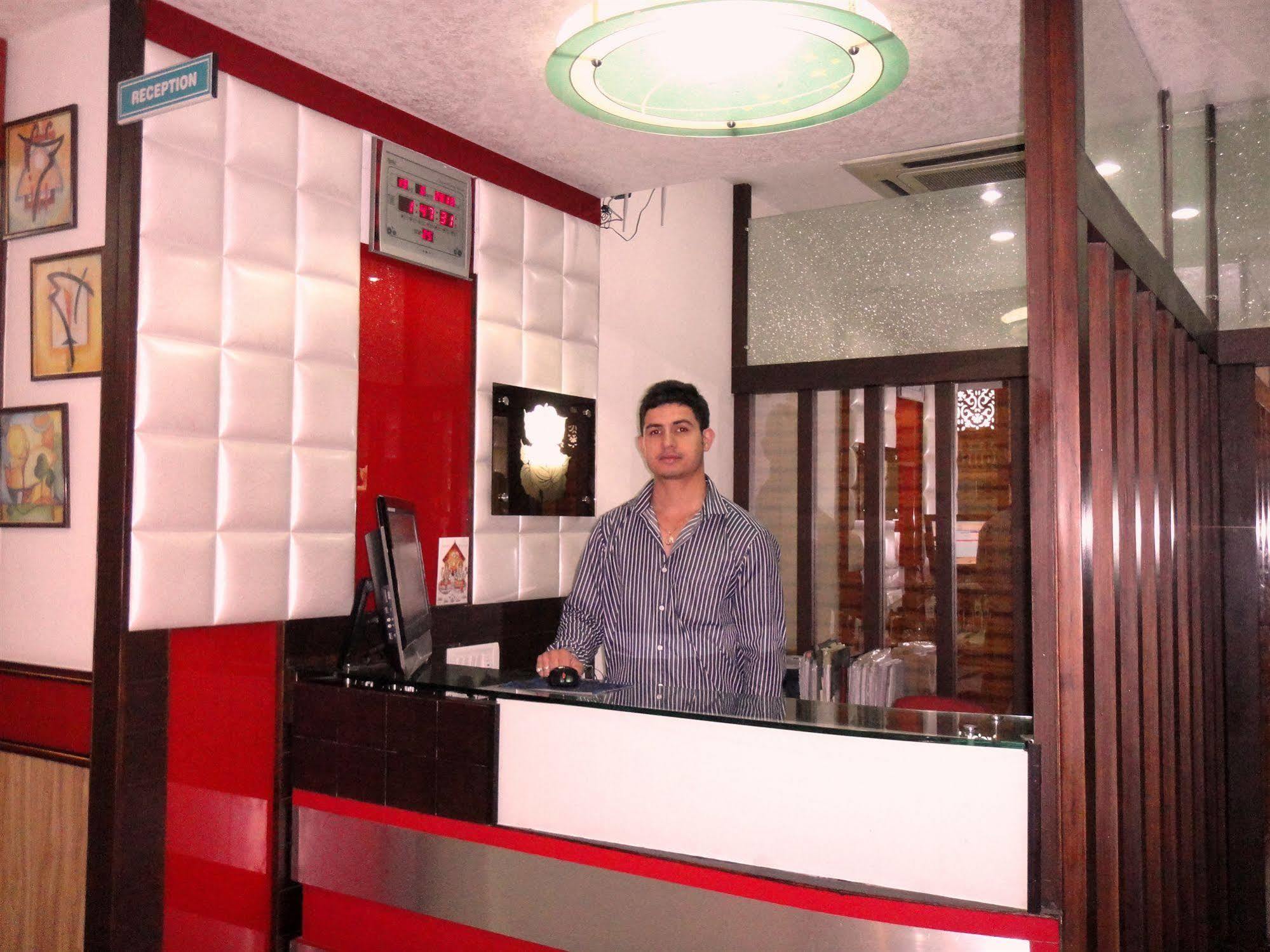 Hotel Orbit 34 Chandīgarh Dış mekan fotoğraf