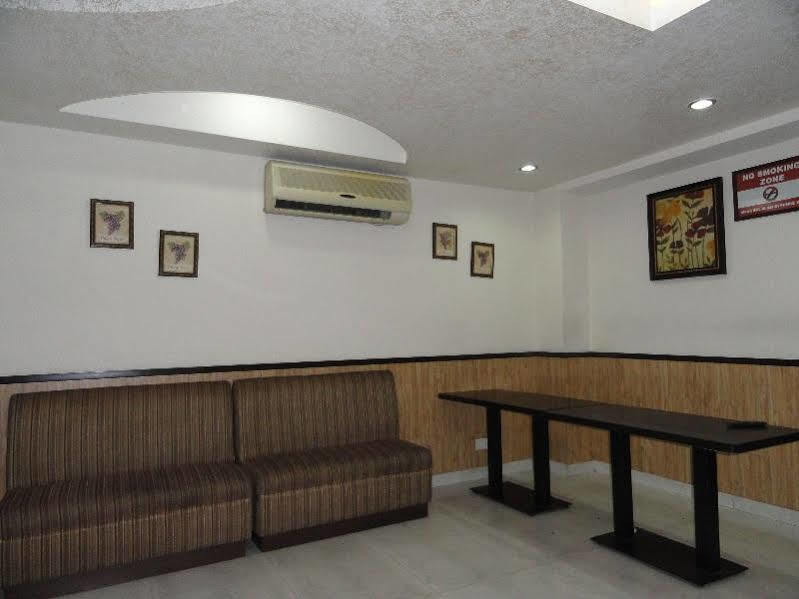 Hotel Orbit 34 Chandīgarh Dış mekan fotoğraf